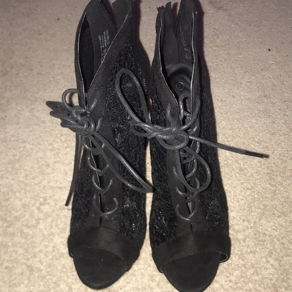 Black lace heels - Picture 4 of 4